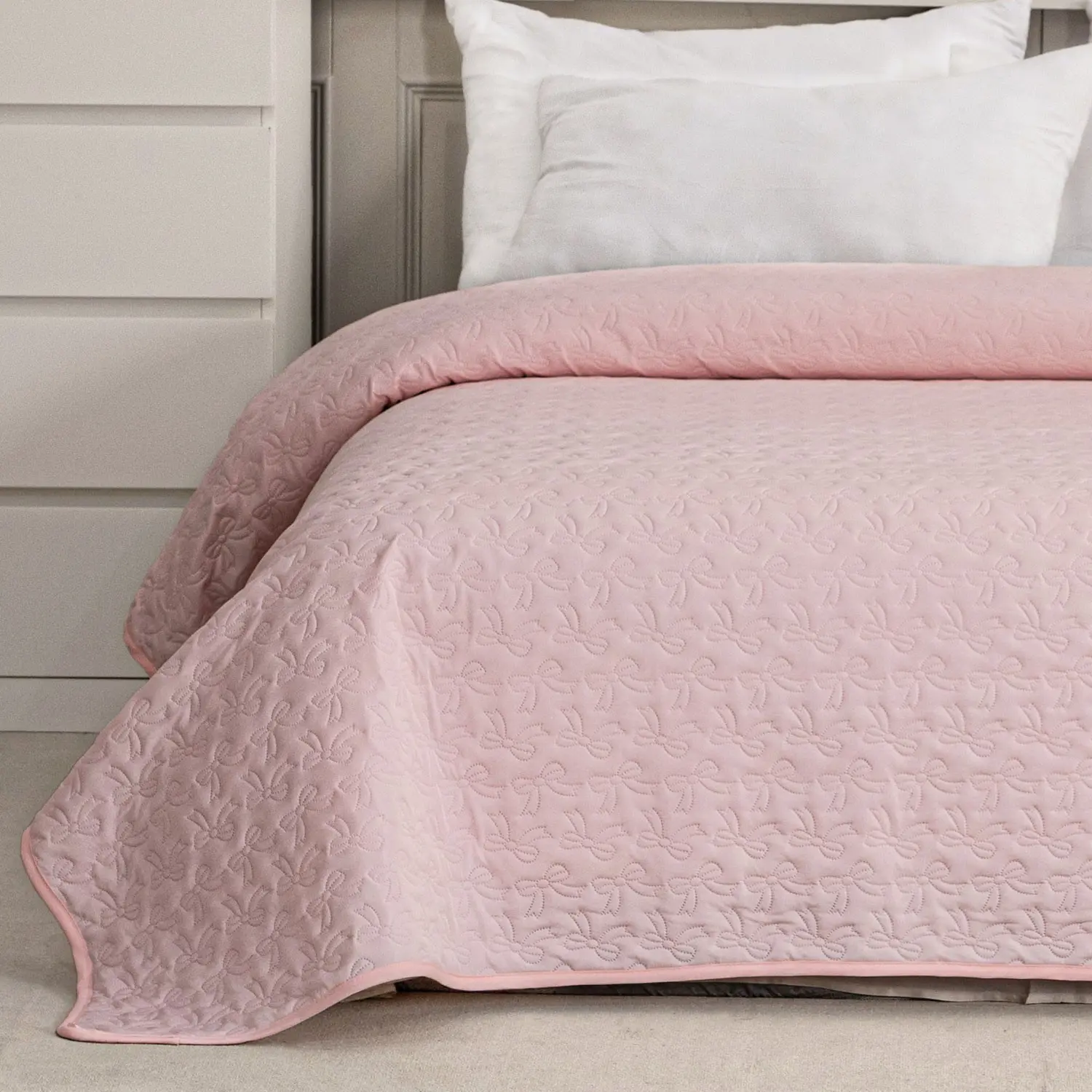 1pcs Cooling Pink Bow Quilt, Summer Lightweight Quilt, Soft and Breathable Cooling Quilt, Air-Conditioning Quilt, Air-Conditioning Blanket—Cool Bedding Perfect for Home or Office, Multipurpose Comfy Bedding, Air Conditioned Quilt