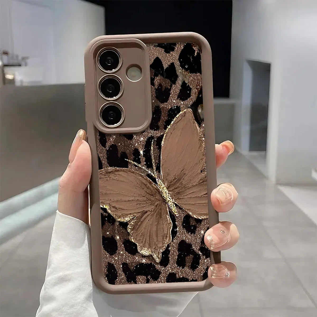 Leopard Print & Butterfly Smartphone Case for Boys, Handheld Cellphone Cover with Enhanced Camera Protection, Shockproof Skin-Friendly Soft Case for Samsung Galaxy S21-S26 Ultra Plus FE A13-A17 A33-A36 A52-A54 Note20