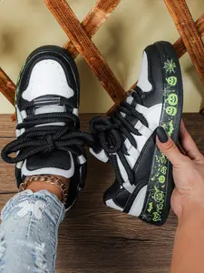 Women's Fashion Splicing Trend Trick or Treat Halloween Elements Spider, Skull, Bat, Pumpkin Casual Sneakers, Breathable Lightweight Low Top Skateboard Shoes, Suitable for Halloween Christmas Gifts, Black Friday Carnival, Commuter Work, Outdoor Sport