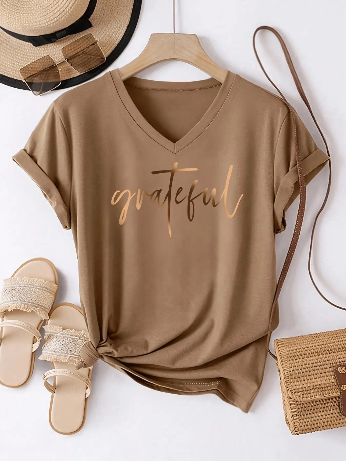 Women's Vintage Gold Gradient Thanksgiving Letter Print T-Shirt, Casual Tee Shirts, Top, V-Neck Design, Casual Comfort, Fashionable All-Season Wear, Summer, Clothes