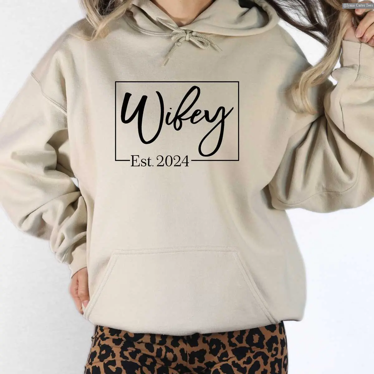 Personalized Wifey & Hubby Sweatshirt, Newlywed Honeymoon Outfit, Custom Couple Sweaters, Engagement Clothings, Wedding Party Gift, Bride Gift , Unisex Vintage Shirt