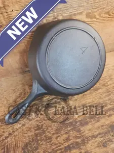 Collector's Piece! Very Cool Lodge #4 Skillet with 3 Notch and #3 marking