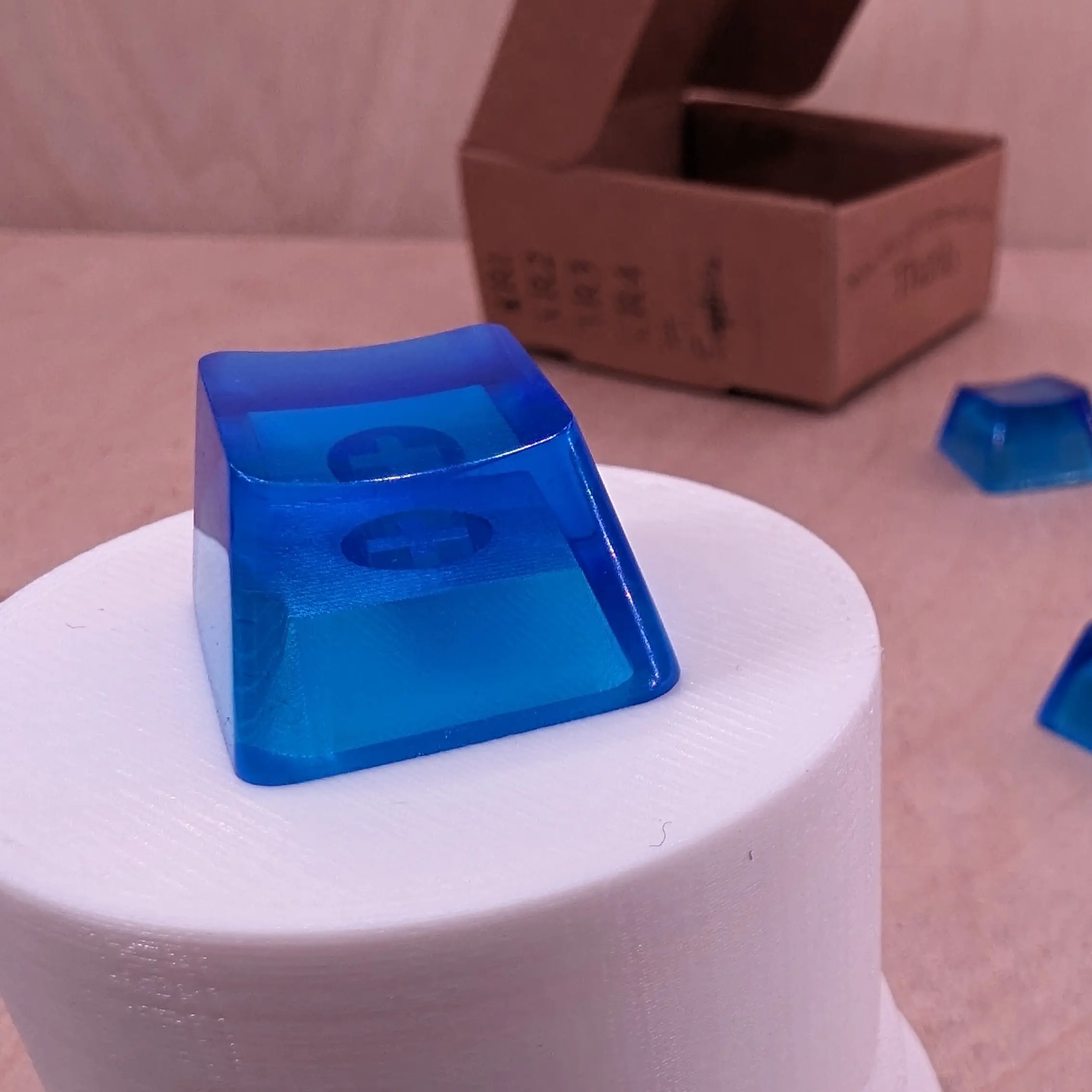 ResinKeyWorks Sapphire Blue Blank 1U Accent Keycaps, Transparent Hand Polished Resin OEM Caps with MX stems