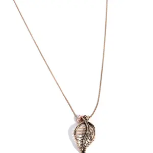 Leafty Limit Leaf Pendant Necklace with Delicate Chain and Detailed Leaf Design for Everyday Wear