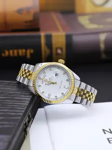 Luxury Log Series Moon Window High-End Business Men's Watch, Modern Fashionable Wristwatch, Circular Dial, Waterproof Calendar Display, Butterfly Buckle Stainless Steel Strap, Lightweight Fashion Minimalist Unisex Watch, Suitable for Various Occasion