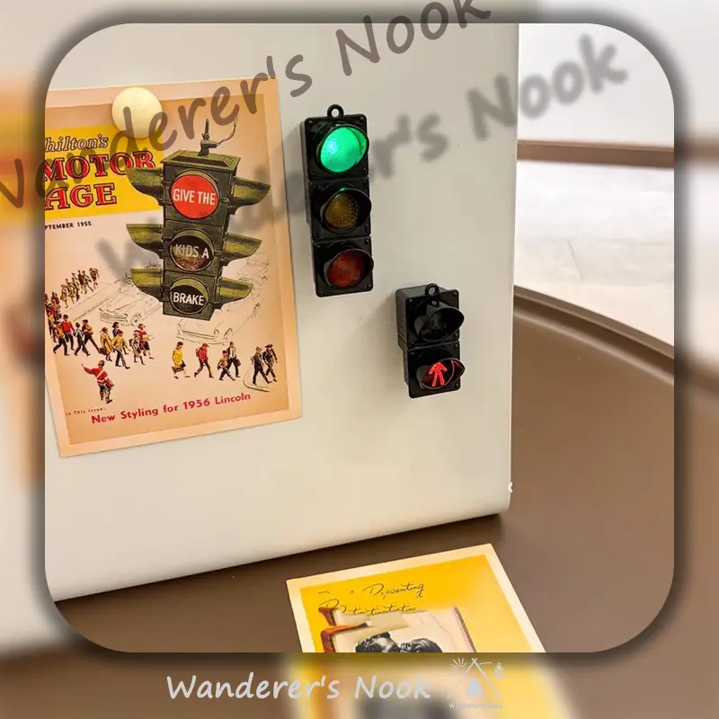 Circular Flashing Strong Magnetic Traffic Light Refrigerator Magnet Pegboard Magnetic Suction Decoration Miniature Light-Up Toy