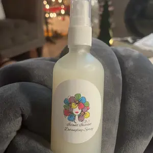 Island’s Instant Detangling Spray