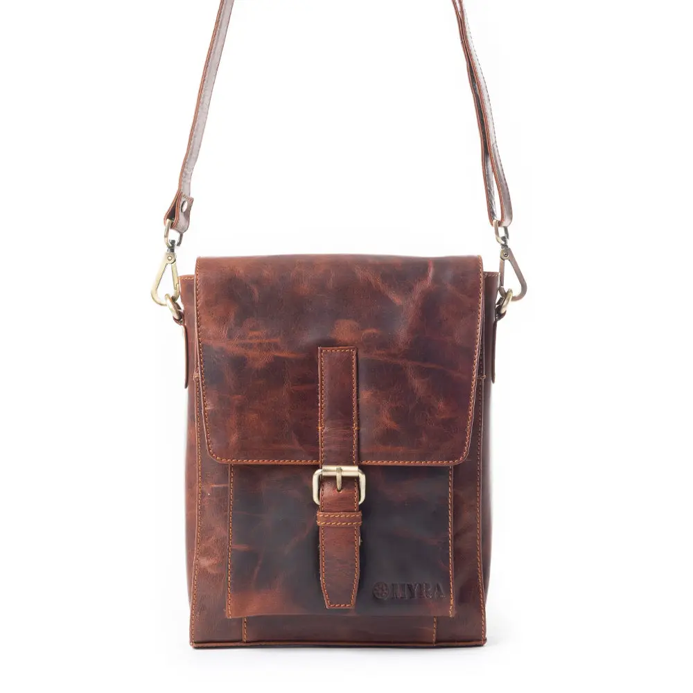 Desmona Peak Leather Messenger Bag - Chic, Compact Multifunctional Saddle Brown Men's Crossbody & Shoulder Bag with Adjustable Strap and Buckle, Compact Multifunctional Men's Crossbody & Shoulder Bags