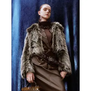 URBAN REVIVO Women's Collared Fitted Long-Sleeve Faux Fur-Coated Shell Coat - Chic Polyester Lady Outerwear with Stylish Design, 1-Piece Tops for Fashionable Style & Uniform Wear