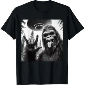 Funny Sasquatch Bigfoot Rock On Selfie With UFO Alien T-Shirt