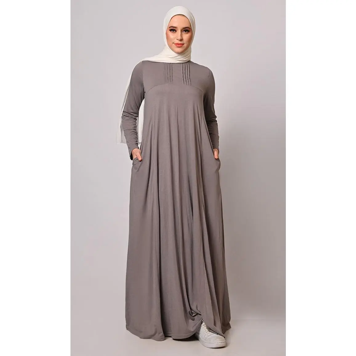 Flowing Elegance: Grey Flared Abaya With Pockets