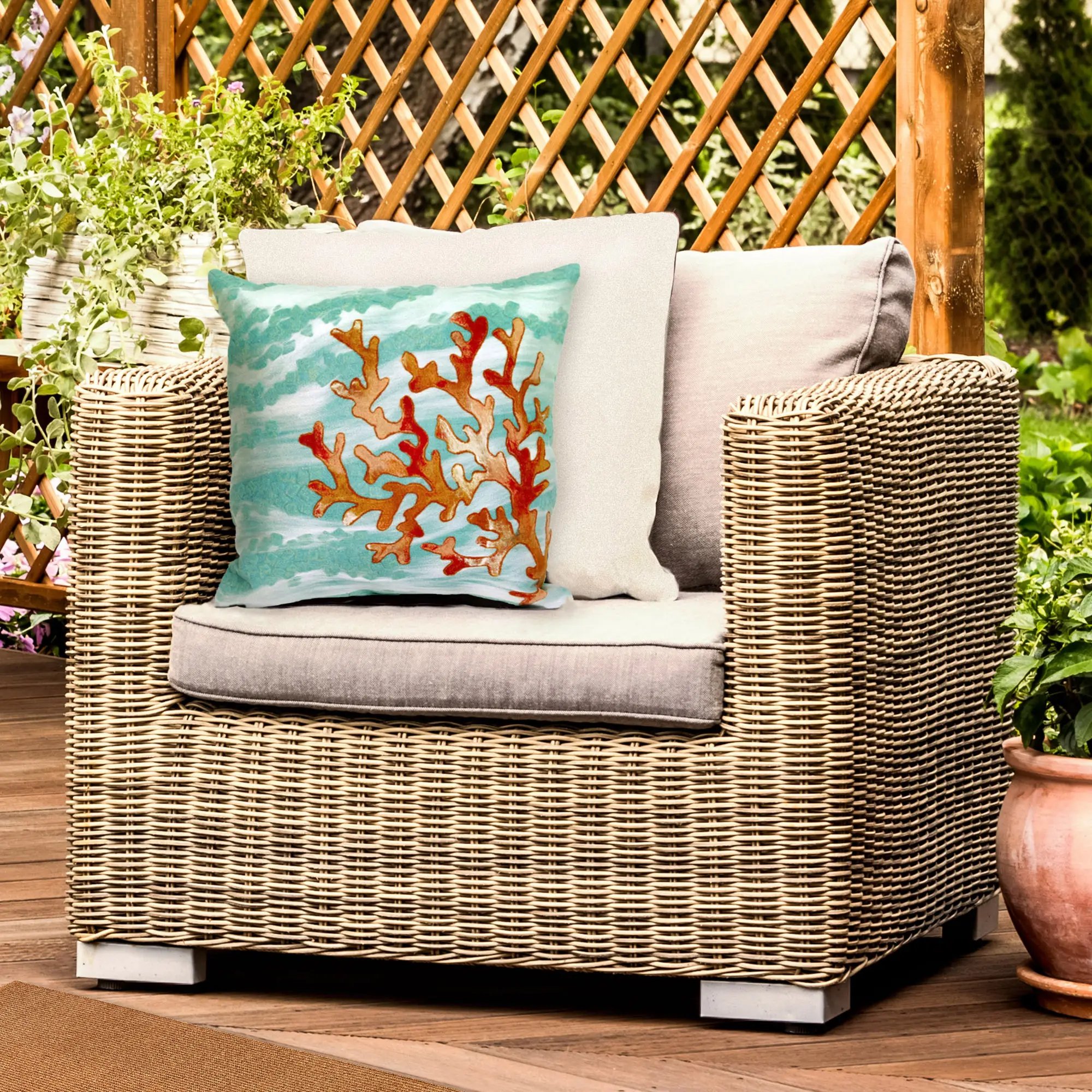 Lush Decor VISIONS III Handmade Indoor/Outdoor Cushion - Contemporary Graphic Coastal Fish Accent, Porch-Ready Soft Coloured Cushion (Coral Wave), Cushions For Porch, Soft Cushions