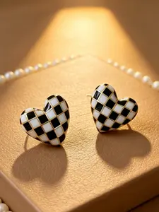 These checkerboard heart-shaped stud earrings are stylish enamel statement earrings that are versatile, trendy, and exquisite jewelry, making them an excellent choice for birthday and Valentine's Day gifts