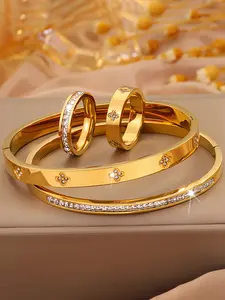 4pcs lightly luxurious daily Stainless Steel bracelets&Ring Elegant Jewelry Set, suitable for work commutes or gatherings with friends.