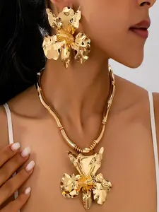 Bold Oversized Flower Fashionable Jewelry Set, Sculpted Petal Earrings & Statement Necklace, High-Fashion Eye-Catching Look for Tiktok, Elegant Jewelry Set