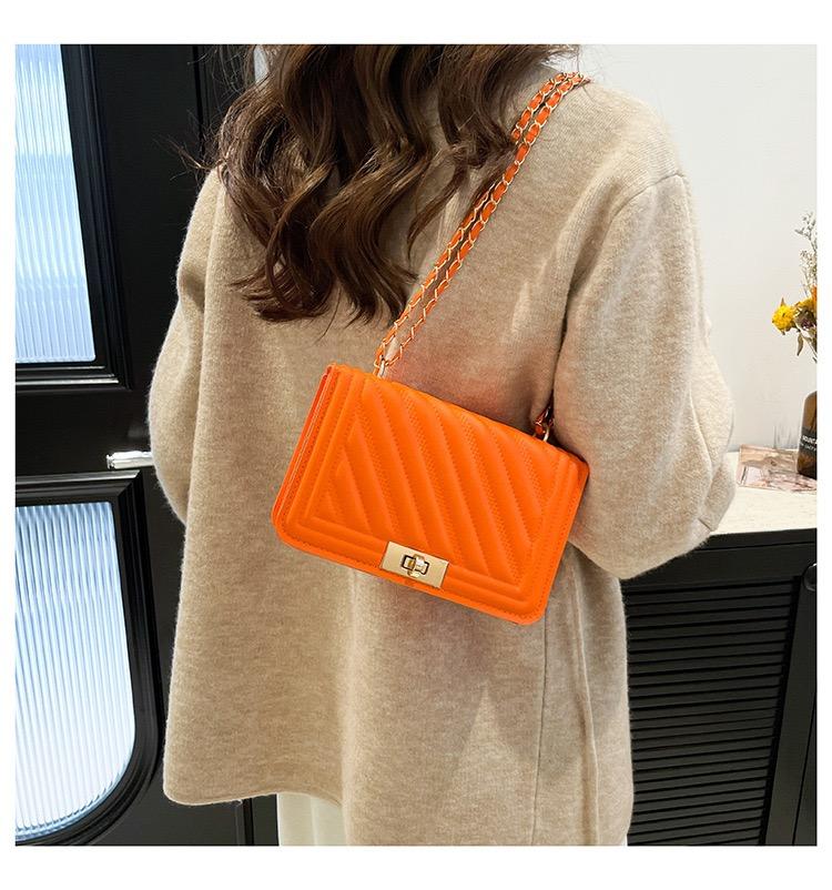 Fashionable New Solid Color PU Embossed Shoulder Bag, Street Commuting Crossbody Bag, Minimalist Women's Chain Small Square Handbag