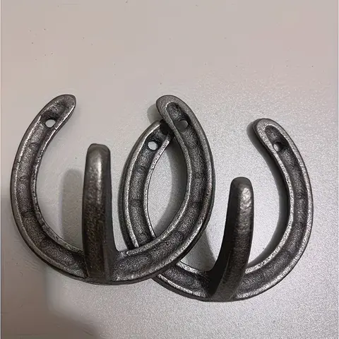 Set of 2 Rustic Cast Iron Horse Shoe Hooks, Decorative Hooks, Wall-Mounted for Garden, Home Decor, Hunting, Gaming, Versatile Usage, Easy Install, Durable Metal Material, Gift
