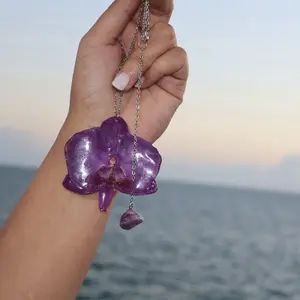 Mora, collar de orquídea natural