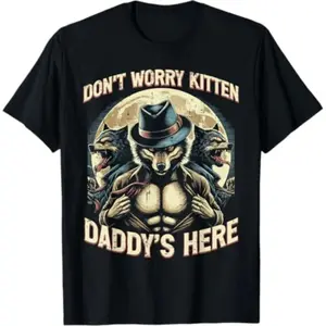 🐺[Graphic Tee][100% Cotton]"Wolf Don't Worry Kitten Daddy's Here Meme T-Shirt – Funny Cringe Graphic Tee for Men, Women & Kids, Humorous Cat and Wolf Design, Casual Cotton Top for All Ages, Perfect Gift for Meme Lovers" Pattern Retro Rifle