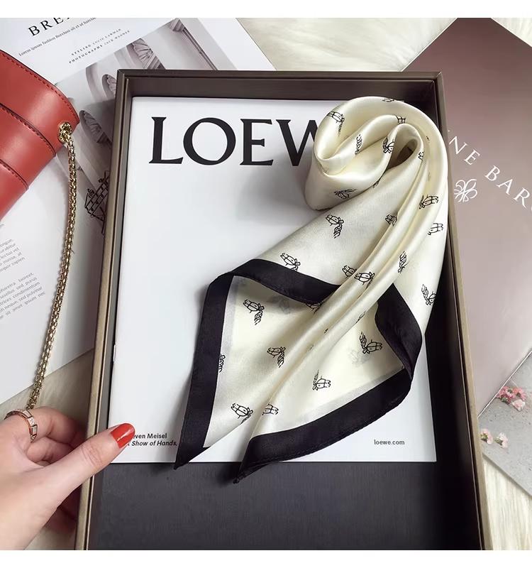 100% Mulberry Silk 53 cm Small Square Scarf for Women, Versatile Classic Thin Silk Scarf, Mulberry Silk Decorative Neck Scarf, Trending Small Pocket Square