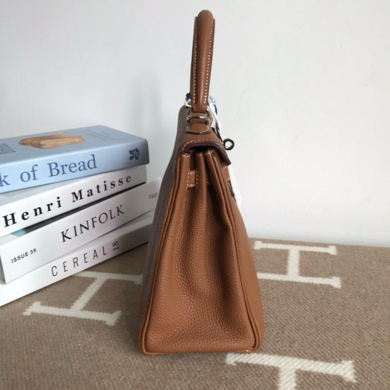 Pre-owned HERMÈS Leather tote bags Hermes Kelly 25 Togo 37 Gold (9p3)