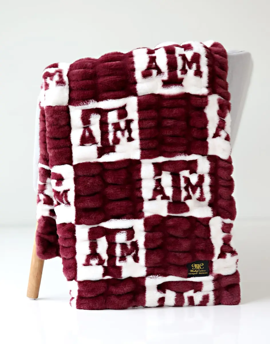 Texas A&M Aggies Comfy Hugs Soft Bedding Throw Blanket, Blanket Gift for Beds and Aggies Fans, Comfy Blankets