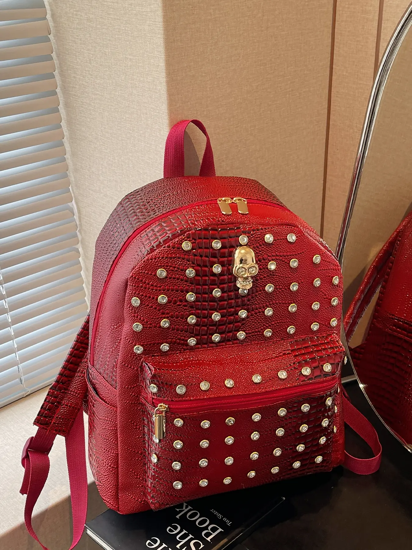Women's backpack, solid color backpack, hardware decoration, zipper closure, fashionable, Stylish Casual Daypack, Daily Work Backpack, versatile, exquisite and trendy, suitable for white-collar workers, commuting, shopping, women's backpack