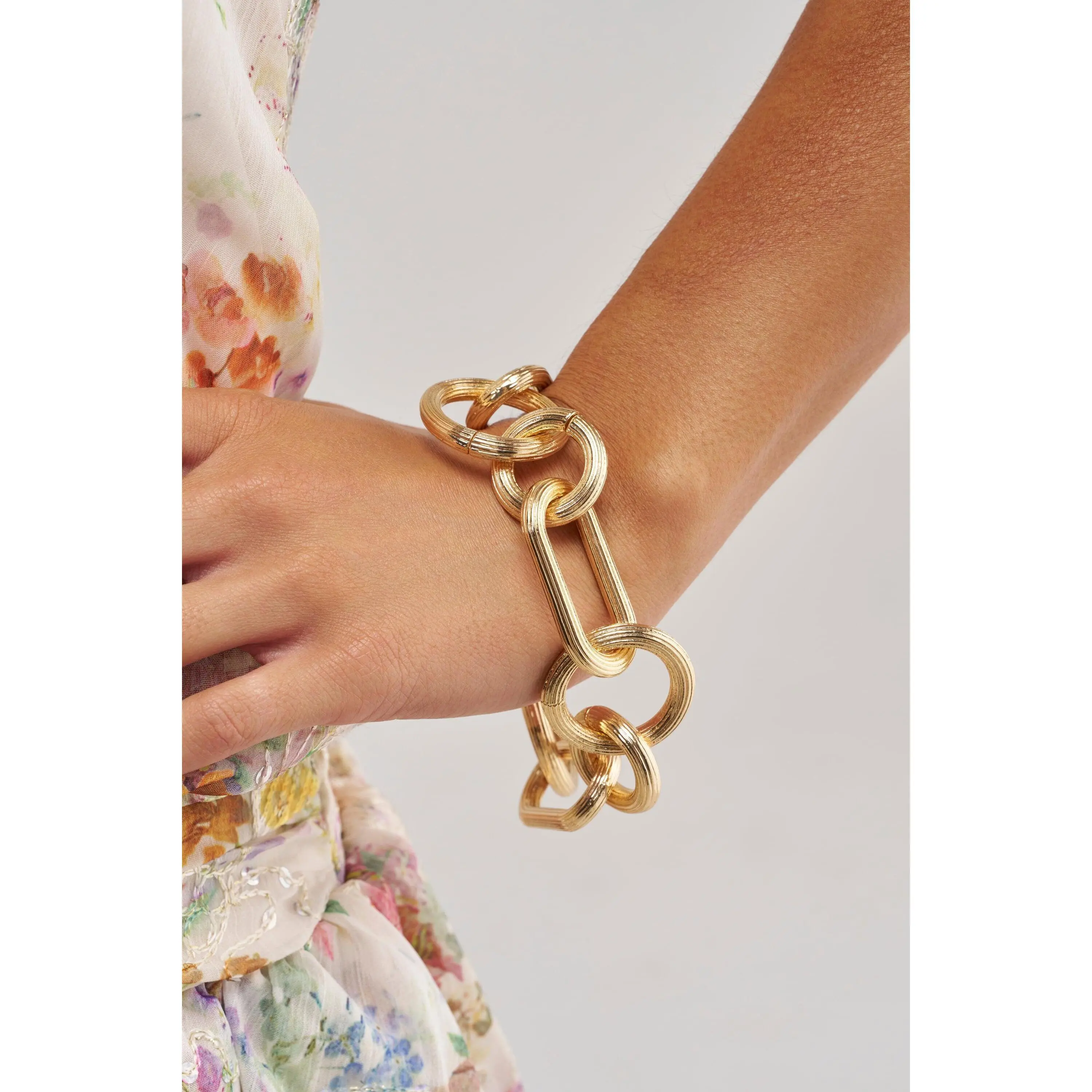 CAN'T BEAT MY OUTFIT CHAIN BRACELET IN GOLD