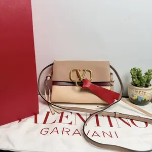 Pre-owned Valentino Leather Shoulder Bags 7.8'' R419 Shoulder Bag C12023837028 0211 T3 Mia