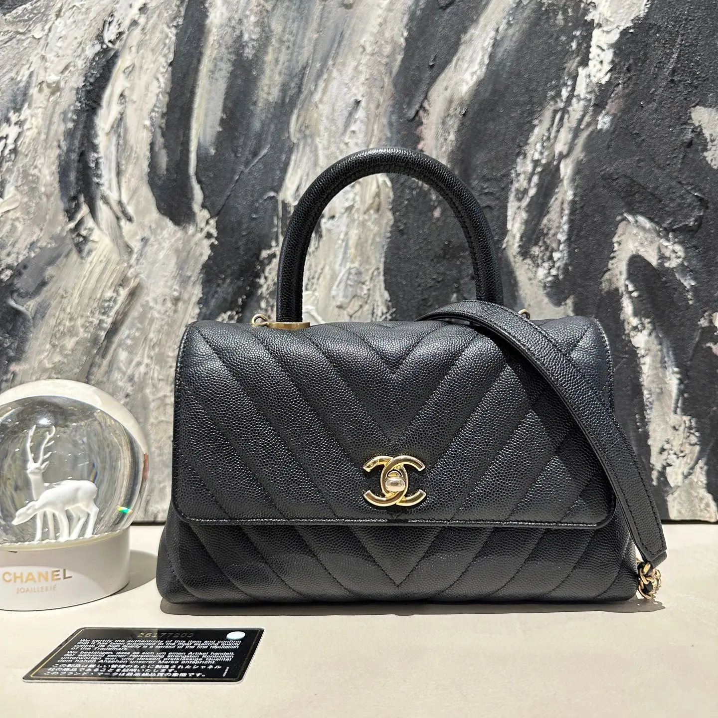 Pre-owned CHANEL Cocohandle black Quilted Handbag with Gold Logo and Adjustable Strap