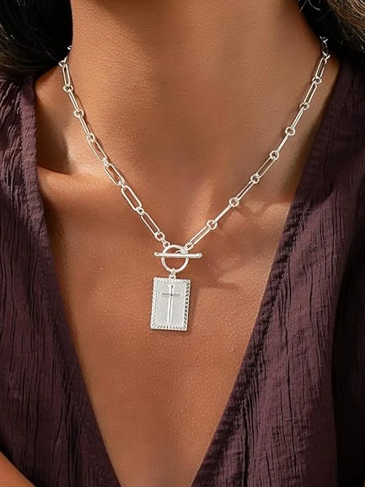 Chunky Cross Necklace for Women, Hip Hop Paperclip Chain Choker, Short Statement Piece with a Unisex Look, Daily Casual Wear Accessories, Chunky Necklaces