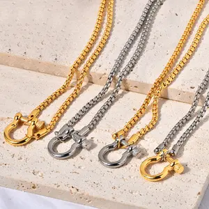 Horseshoe Buckle Necklace 18k Gold Plated Stainless Steel Box Chain Unisex Low Allergy Carabiner Necklace
