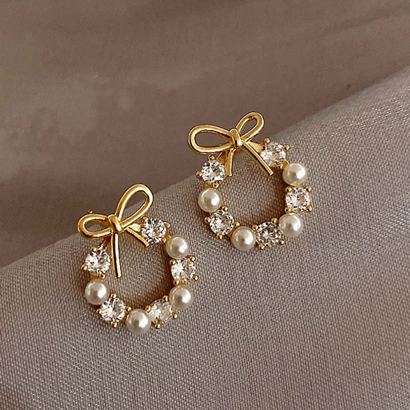 Elegant Floral Wreath Stud Earrings for Women, Festive Holiday Jewelry with Faux Pearl Bow, Christmas Gift for Teen Girls, High-Quality Costume Jewelry, Artificial Pearl, Daily, Bejeweled Earrings, Female, Floral Accent Earrings