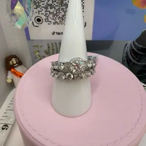 925 sterling silver # 9 ring high quality solid Italian silver)) Anillo de plata Italiana Alta calidad talla # 9 Pierdras finas de zirconia