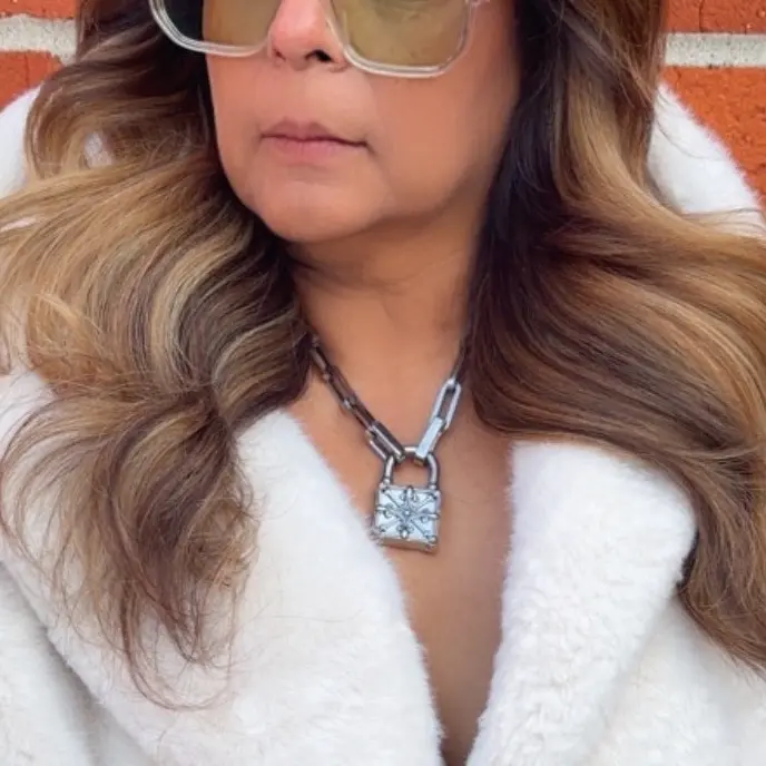 Locked in Luxury - Elegant Chain Necklace with Sparkling Lock Pendant