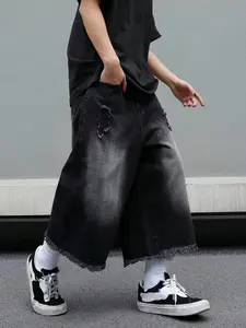 Men's Vintage Washed Loose-Fit Denim Shorts with Raw Hem Design, Casual American Street Style for Everyday Wear, Relaxed Fit and Plain Pattern