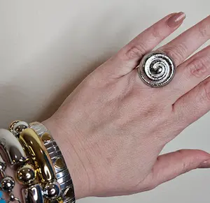 Anillo Caroline Plateado - Elegant Design with Smooth Finish and Versatile Use in Various Settings