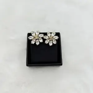Pre-owned Chanel Vintage 02A Rhinestone Sparkling Crystal Flower Clip On Earrings WWL