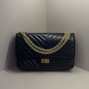 Pre-owned CHANEL 2.55 Reissue Flap Shoulder Bag, Black Chevron Quilted Calfskin Leather with Antiqued Gold Turnlock Hardware L6882CTA HK A088