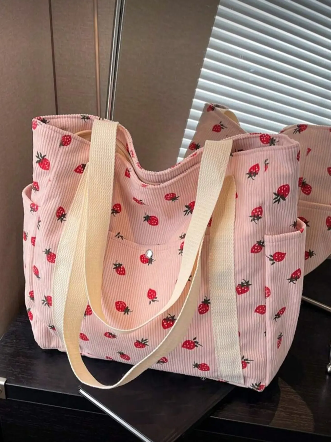 Minimalist Strawberry Print Women's Shoulder Bag, Fashion Tote Bag, Summer Bags, Canvas Tote Bags, Large Capacity Tote for Vacation & Travel, Casual Multi-Pocket Handbag for Everyday Use, Strawberry Themed Bag
