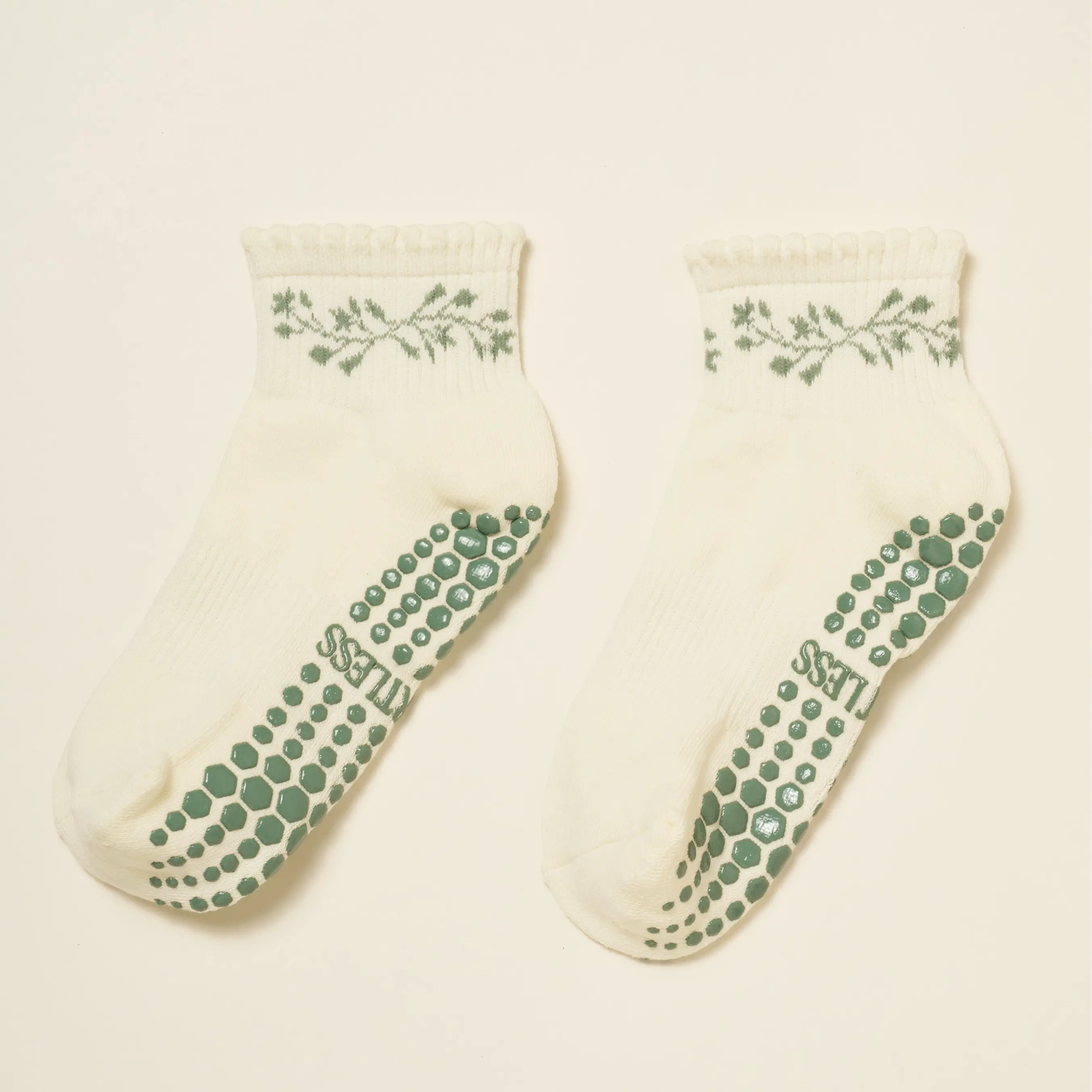 Shapes Studio Cropped Crew Grip Socks, Cutest Fruits Pilates Socks, Ruffle socks, Non-Slip, Barre Yoga Fitness (Cropped Garland))