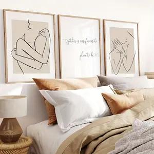 3 pieces - Wrapped and framed beige canvas paintings. The paintings feature a couple with simple lines. They are perfect for modern wall decoration. They are also an ideal choice for enhancing the atmosphere of an apartment bedroom.