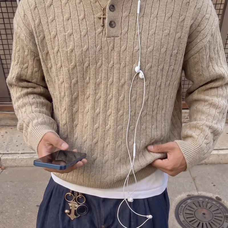 Men’s vintage cable knit polo collar sweater, loose long sleeves, buttoned knit pullover, soft and skin friendly knit top, relaxed fit, suitable for street casual wear and everyday outfits in autumn and winter.