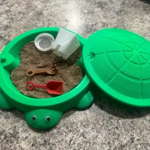 Turtle Sandbox 3D Printed Toy with Lid, Shovel, Mini Sand Tools & Bucket, Green Design, Suitable for Soft Sand Play, Large 6-inch Mini Turtle