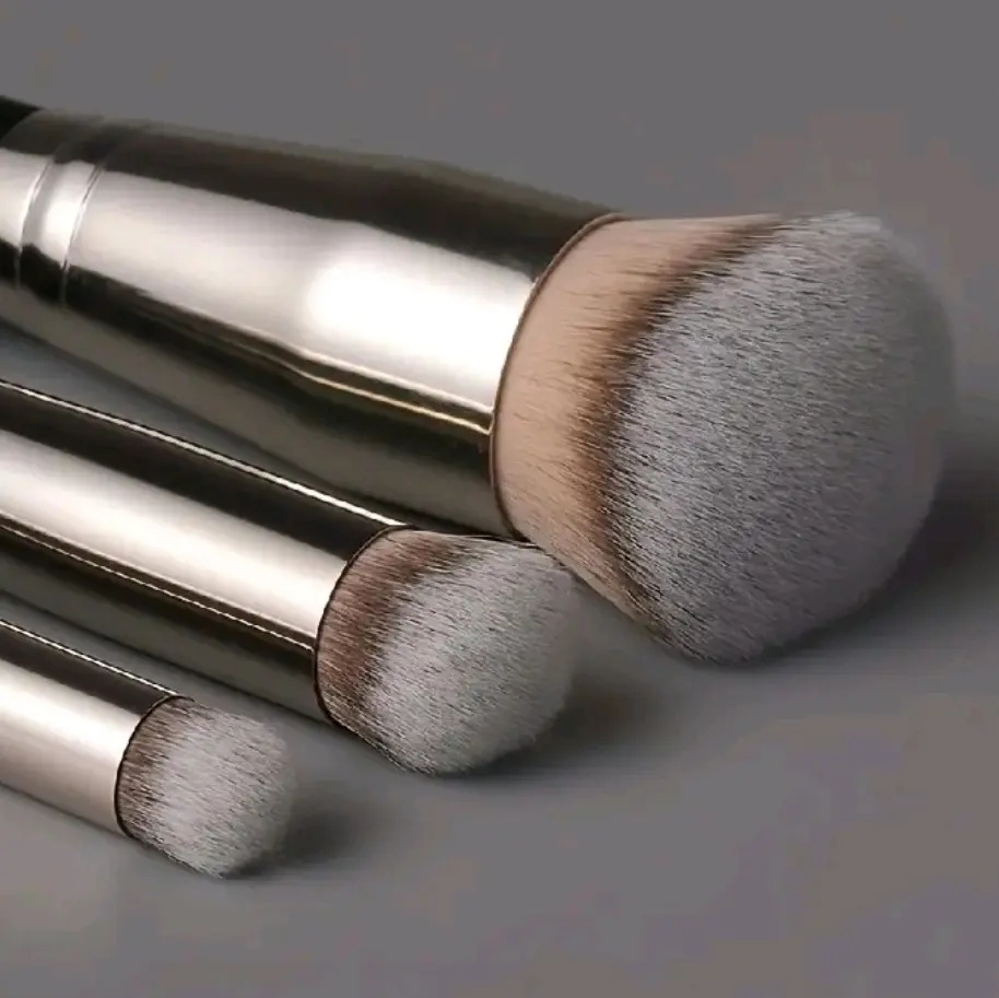 3 Piece Makeup Brush Set - Ideal for Foundation or Bronzer