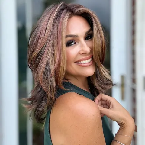 IMstye Freda Calico Red Brown Blonde Layer Cut Low Density Short Wavy Hairstyle T-part Lace Front Daily Wear Wig