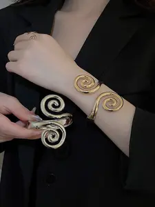 Elegant European Style Metal Spiral Open Ring Bracelet Set, Two-Piece Fashion Jewelry for Women, Stylish Accessory for All Occasions