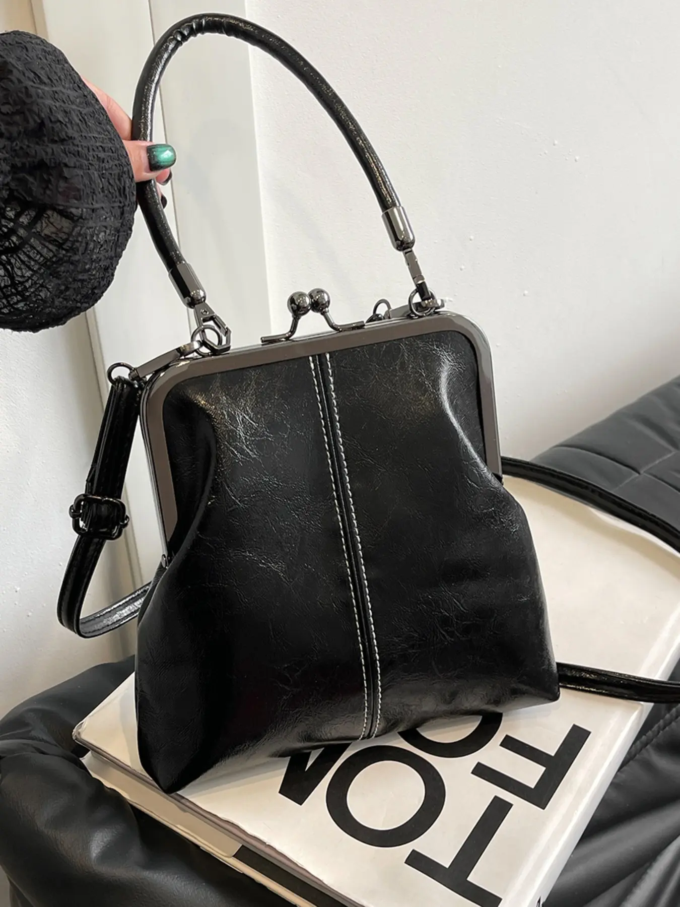 Purse for Women Kiss Lock Stylish Crossbody Bag, Fashionable Bags, Vintage Purses and Handbags Messenger Bag,  Trendy PU Leather Shoulder Satchel Purses for Work, Office, Party.Gift Idea, Fashionable Versatile Purse