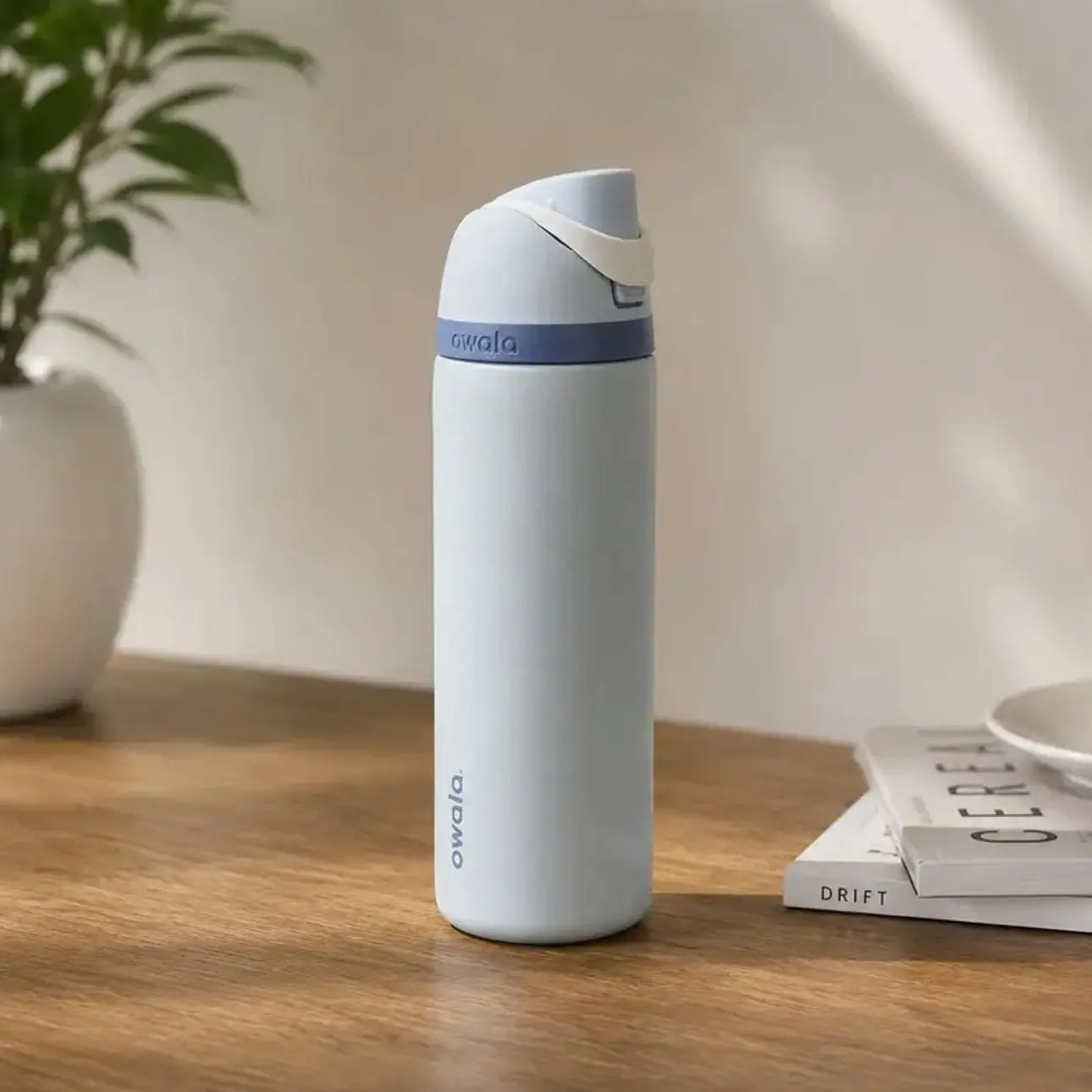 Owala FreeSip Insulated Water Bottle 32oz – Light Blue Stainless Steel Leakproof Bottle