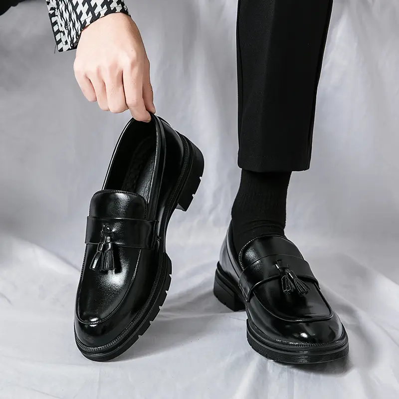 Ubetif Men's Fashionable Casual Tassel Decor PuLeather Slip-on Shoes, exquisite appearance loafers Tassel LoaferslMen,Simple Design Elegant Plain Round Toe Loafers,BusinessStyle Temperament Flats for Daily Wear, TasselShoes,Valentine's Day, men Gift tikto